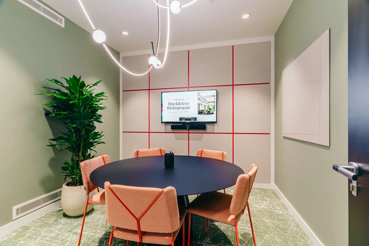 5 person meeting room