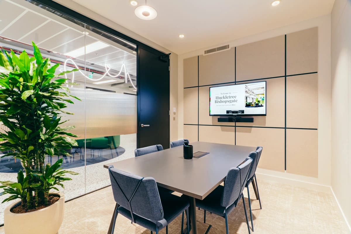 5 person meeting room